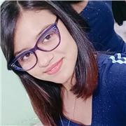 Profesora de castellano imparte clases a niños de todas las edades